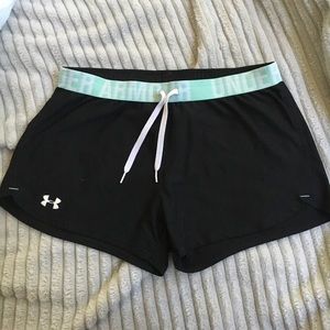 Black under armour shorts (sporty/running/active)