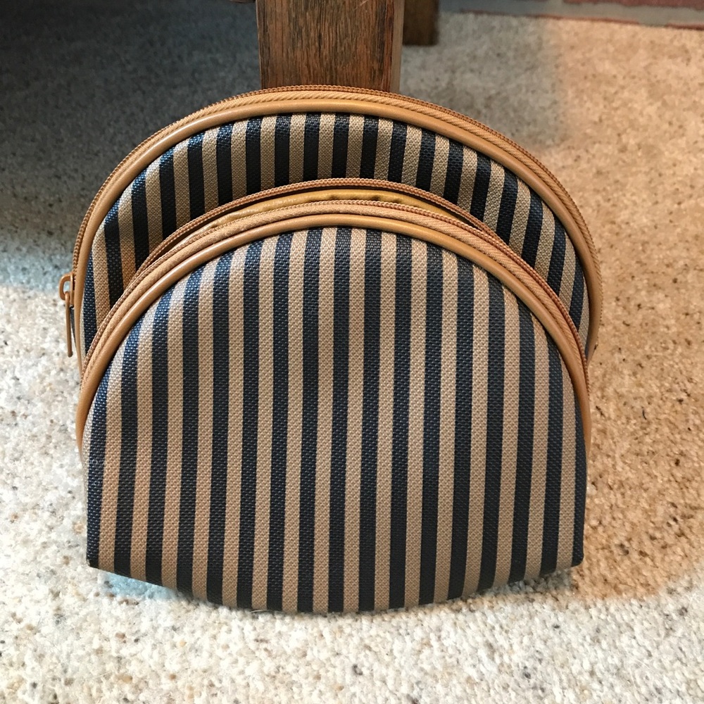 Set of two make up bags