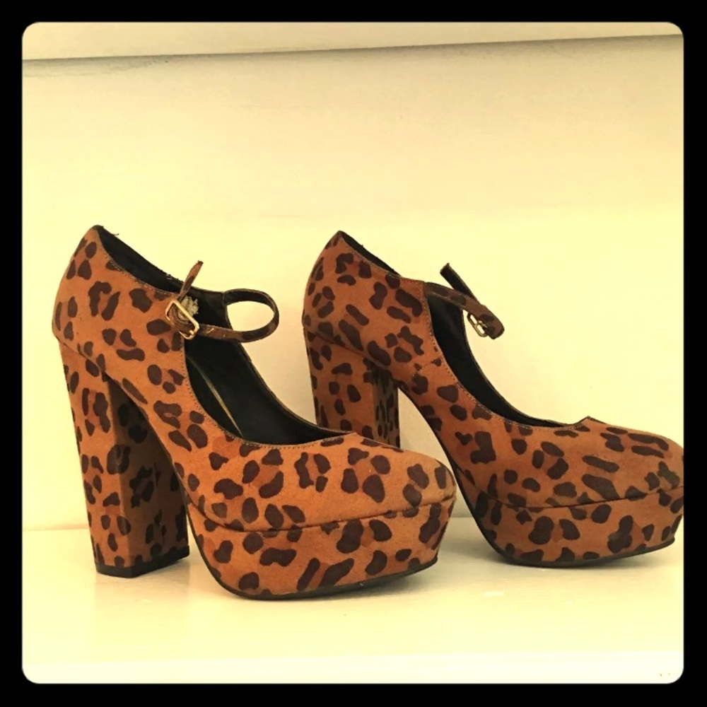 Forever 21 cheetah print Heels 👠