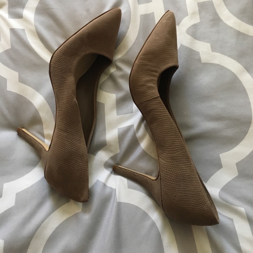 BCBG tan 3in heels only worn once