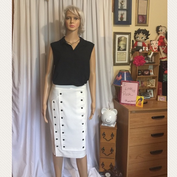 VENUS Dresses & Skirts - Stunning Venus size 8 pencil skirt 🎀
