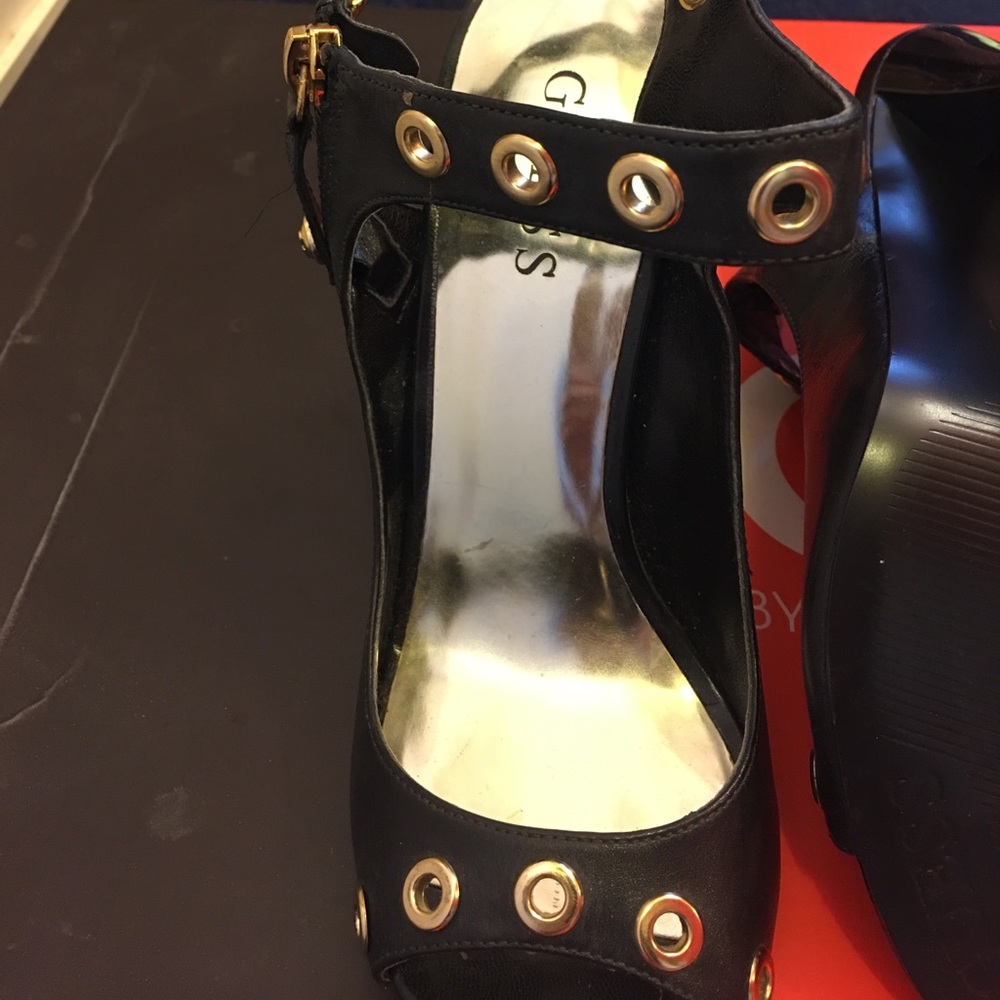 Guess Heels - Picture 4 of 6