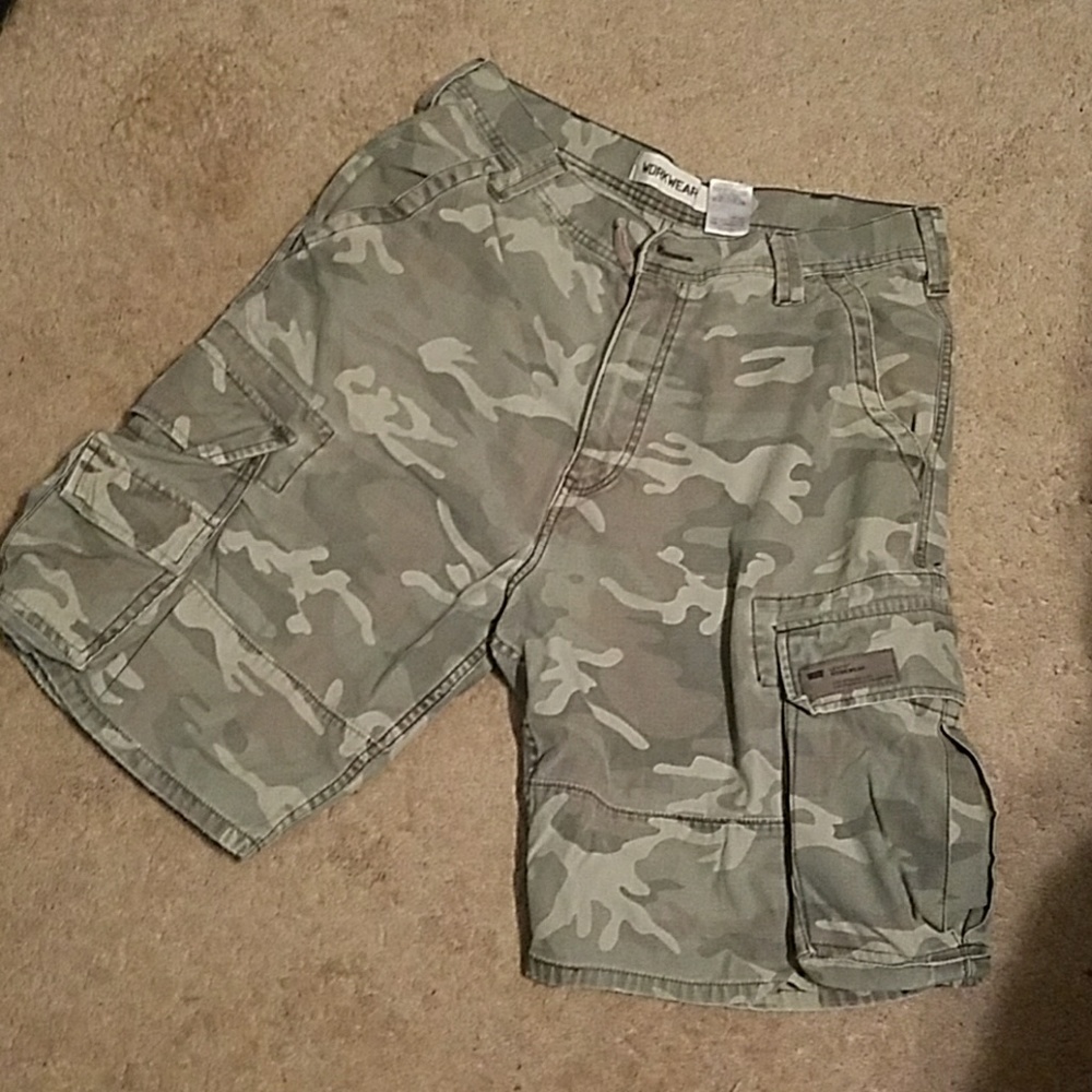 Levi's "workwear" cargo short camo camouflage
