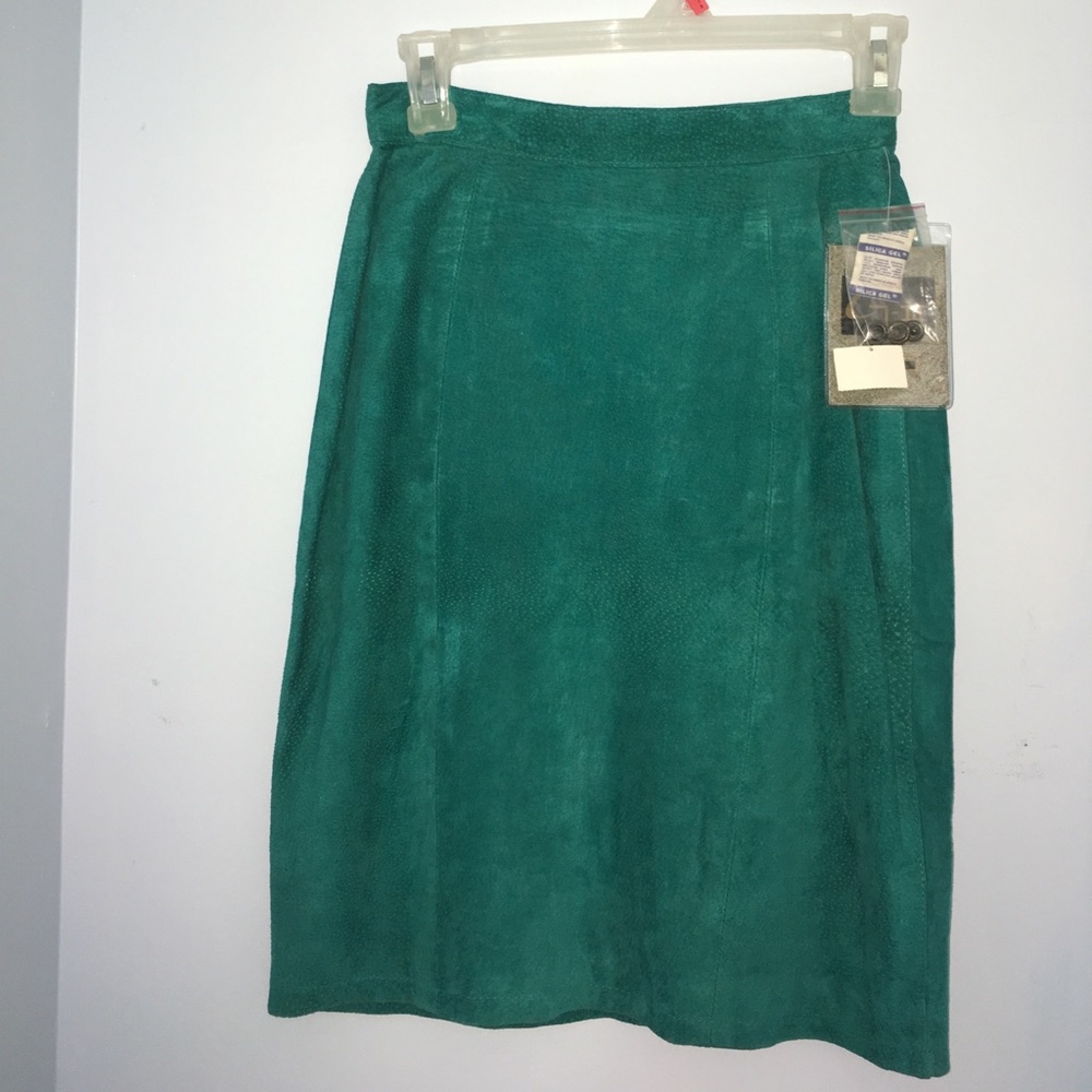 Skirt leather