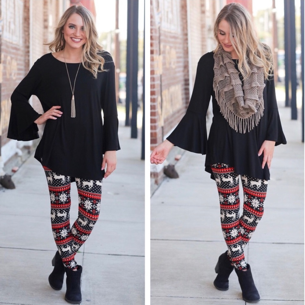 β’ ONE LEFT! πβ’ Holiday Print Leggings - Picture 2 of 7