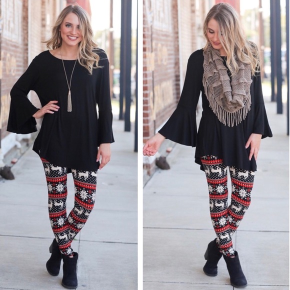 • ONE LEFT! 🎄• Holiday Print Leggings - Picture 2 of 7