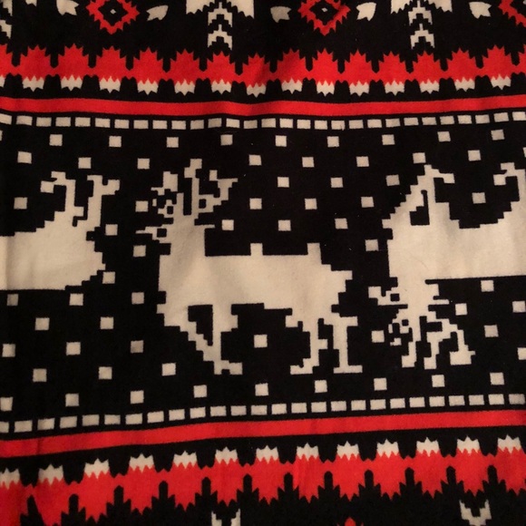 • ONE LEFT! 🎄• Holiday Print Leggings - Picture 5 of 7