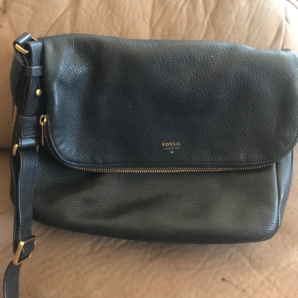 Black fossil purse