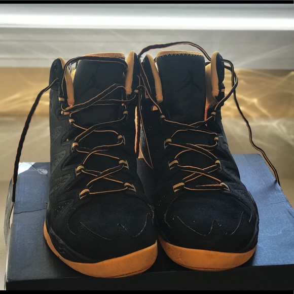 Melo’s - Picture 2 of 3