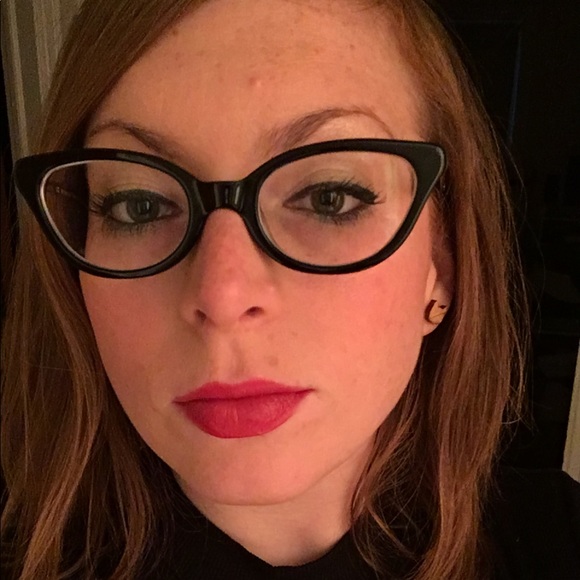 Meet your Posher, Lauren - Picture 3 of 5