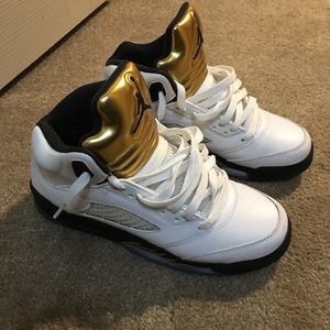 I'm selling a pair of Jordan 5 retro's super clean