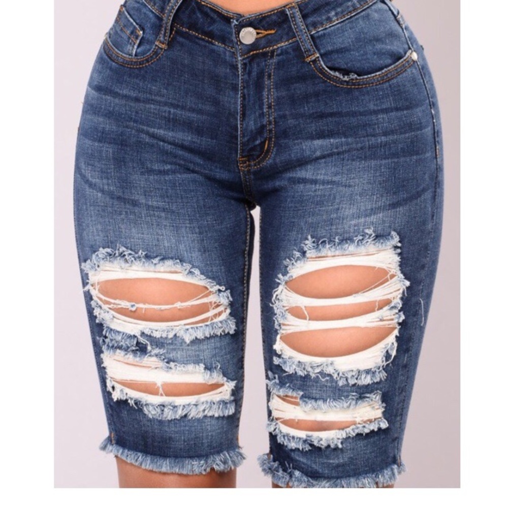 BRAND NEW. Bermuda pants.