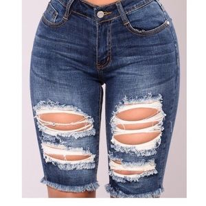 BRAND NEW. Bermuda pants.