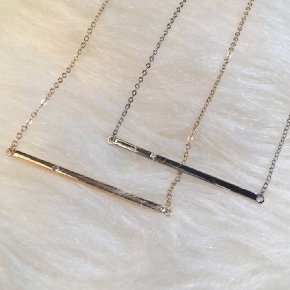 ✨LAST ONE✨ Dainty bar necklace - Picture 4 of 5