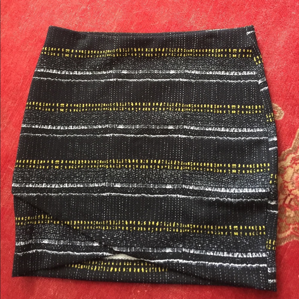 NWT H&M skirt! Great fall colors!