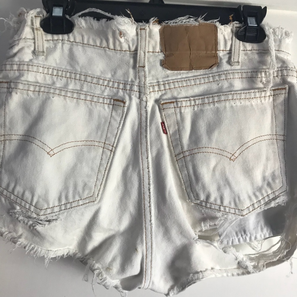 Levi’s white cutoffs