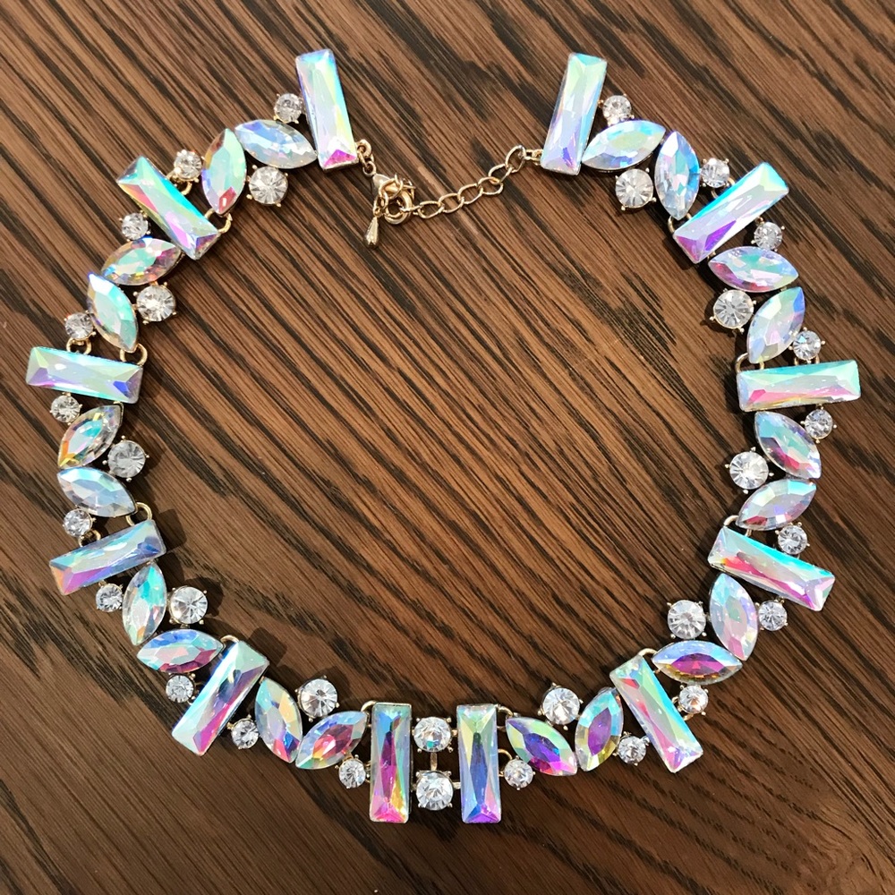 Iridescent Collar-skimming Necklace
