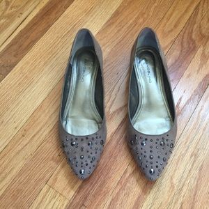 Bandolino Taupe studded flats