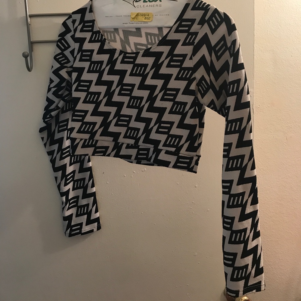 Black & white crop top