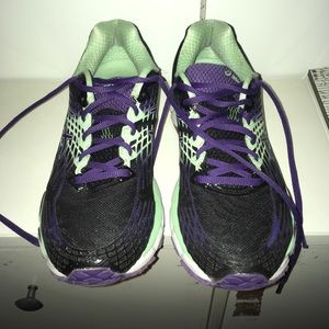 ASICS hardly word running sneaker