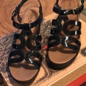 Wedge sandals black patent