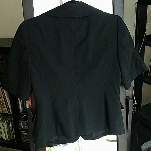 Black ShortSleeve Ruffle Collar Blazer The Limited - Picture 2 of 3