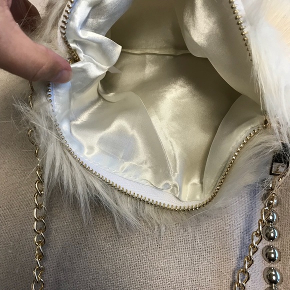 LAST ONE Faux fur crossbody - Picture 3 of 4