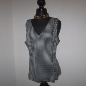 Hounds Tooth Print V Neck Zip Accent Plus Top