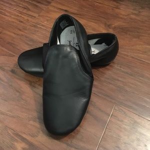 Girls Jazz dance shoes. Size 2.5.