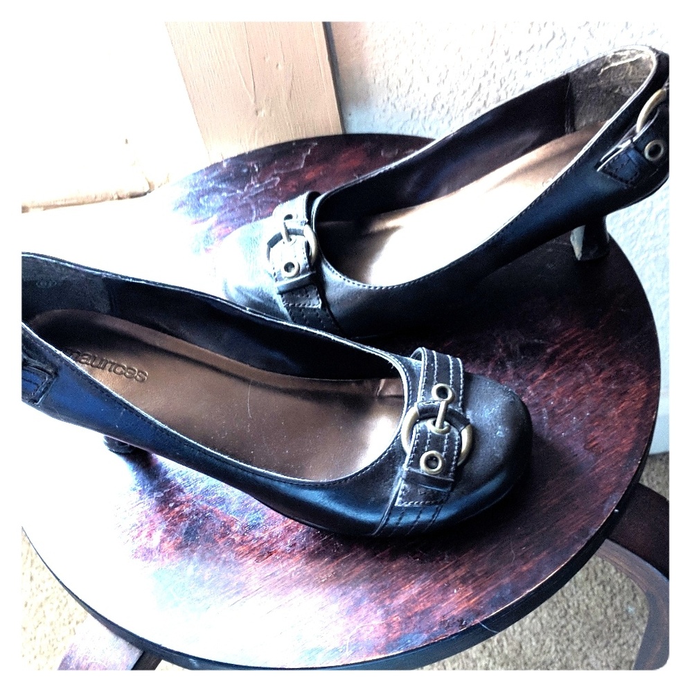 Kitten heels