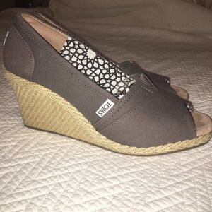 Toms grey wedges