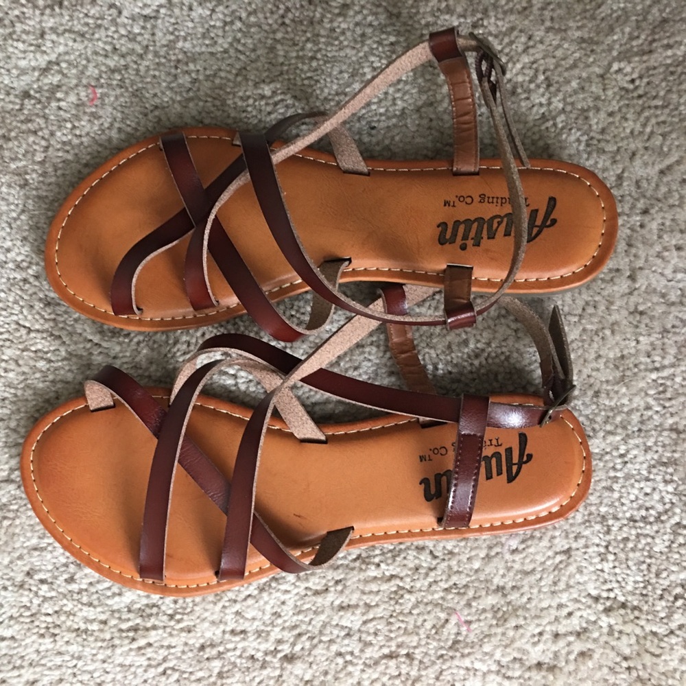 Summer flip flops. Size 8 never worn.