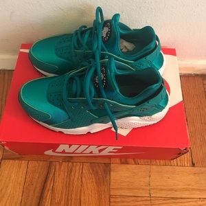 Women’s Nike Huarache Teal
