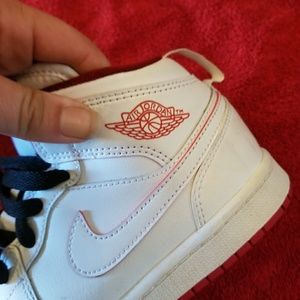 2 boys Jordan 6 Retro