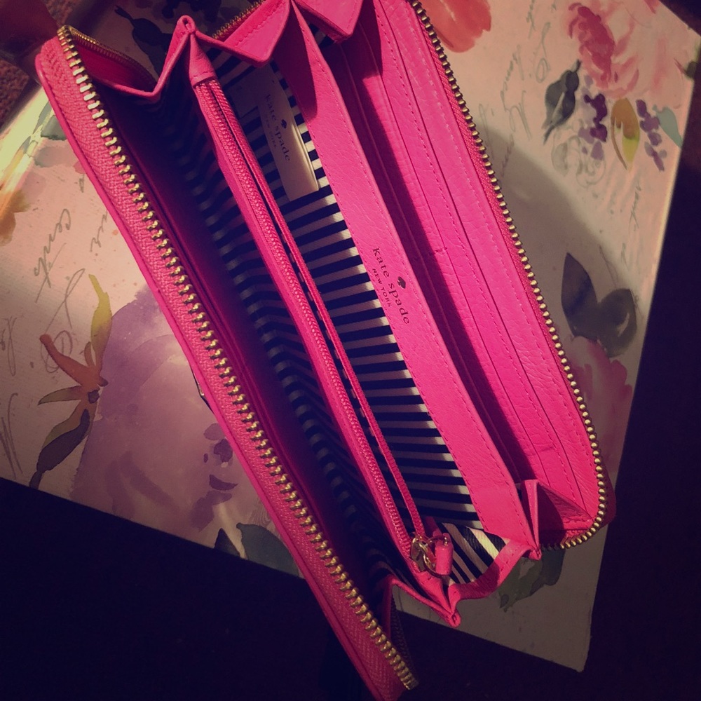 🎀 Pink Kate Spade Wallet