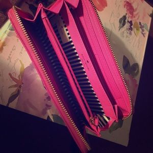 🎀 Pink Kate Spade Wallet