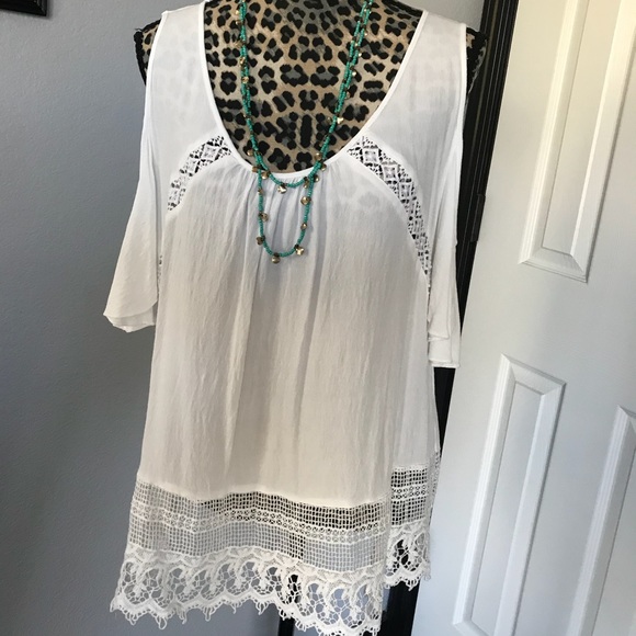 Heartloom Tops - Heartloom Cold Shoulder White Top EUC Sz L