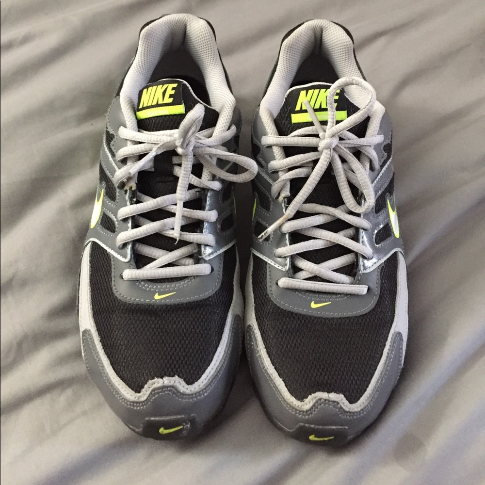 Nike Air reax sneakers size 7 Youth/men’s