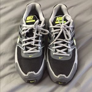 Nike Air reax sneakers size 7 Youth/men’s