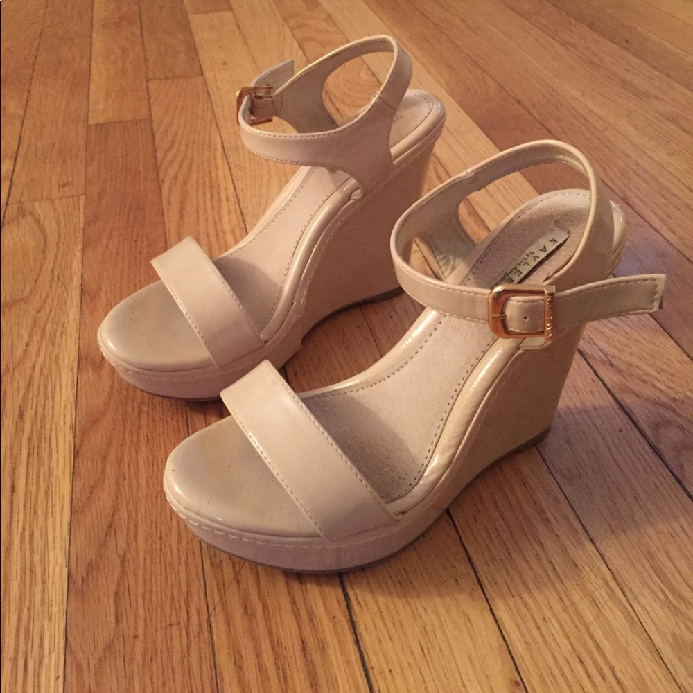 Nude Wedges