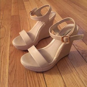 Nude Wedges