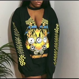 Long sleeve VNeck graphic tee