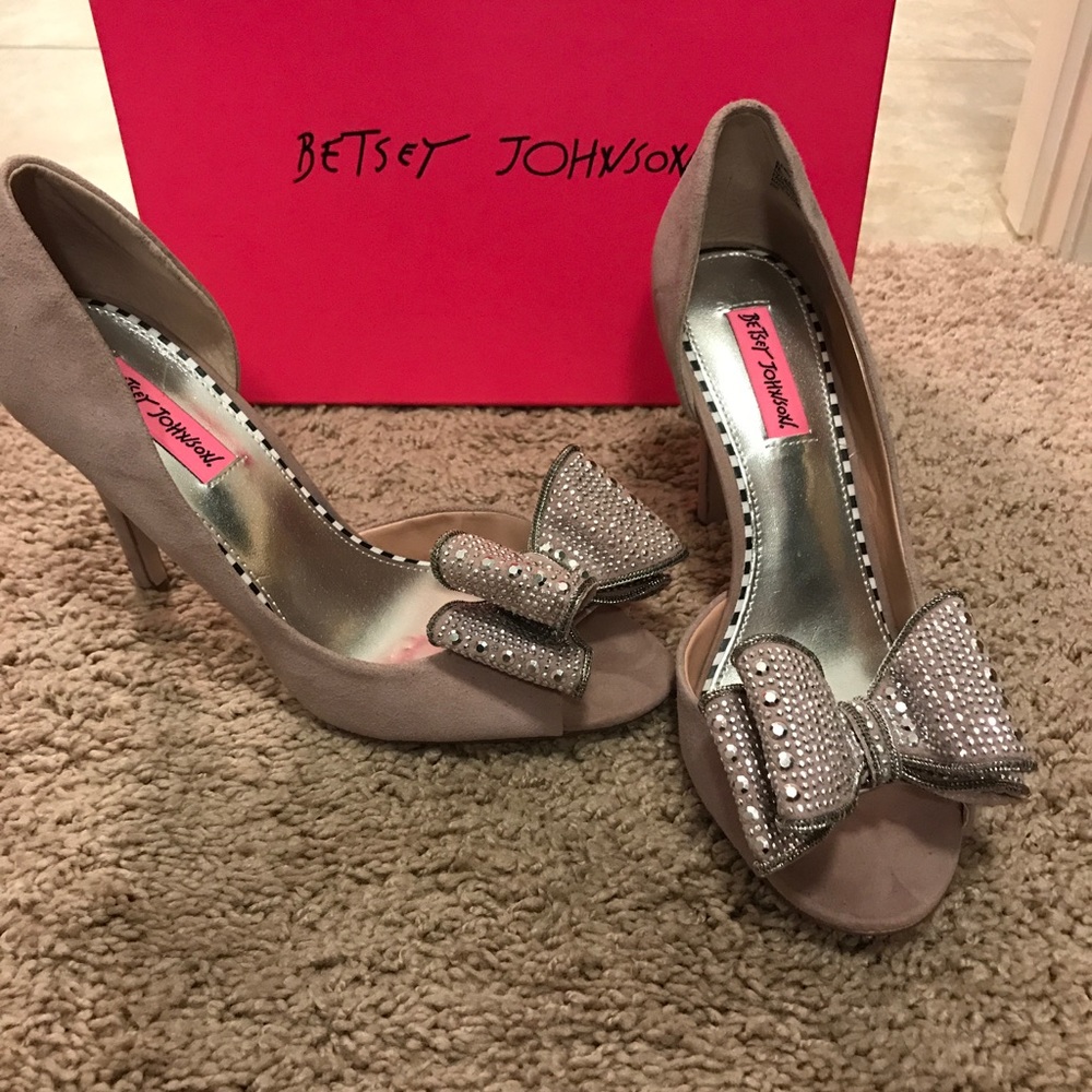 Brand new Betsy Johnson adorable heels