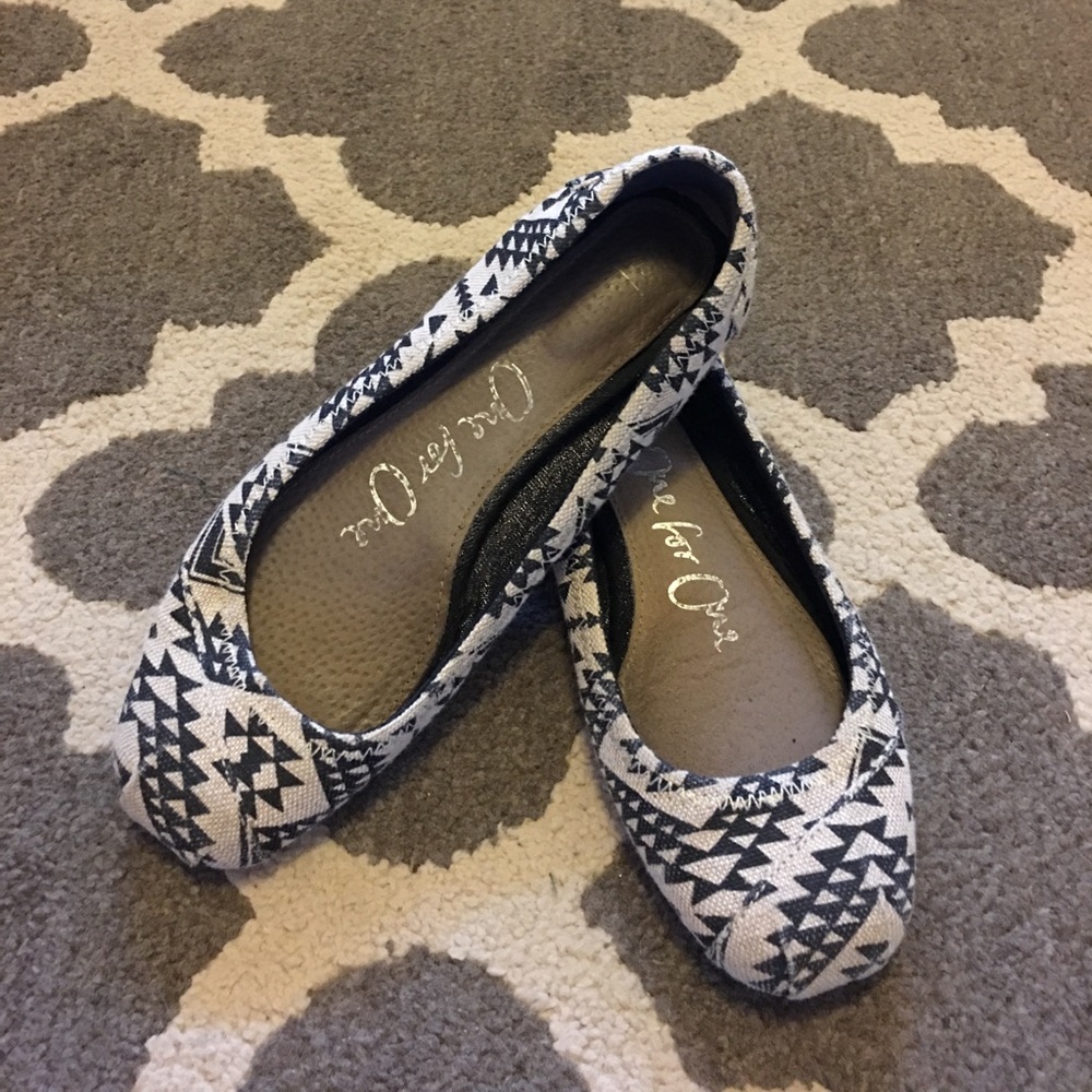 One for one slip on shoe B&W Size 10