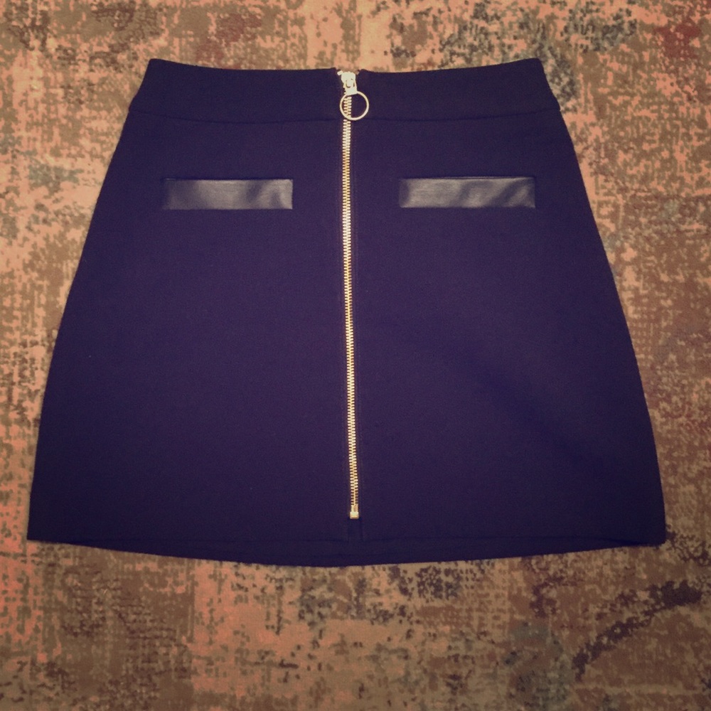 NWT. Black Mini Skirt