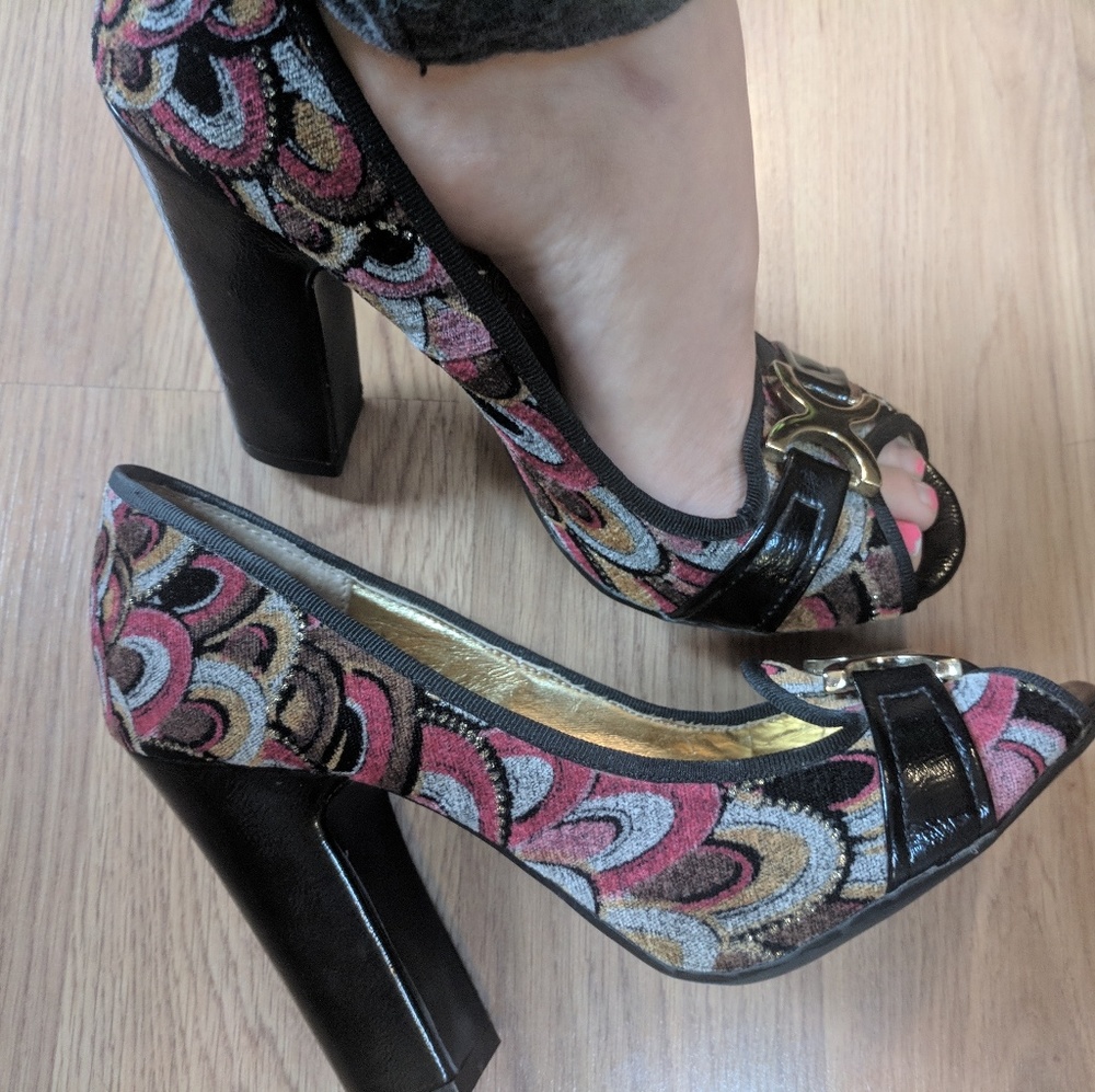 Size 8.5 Naughty Monkey heels.