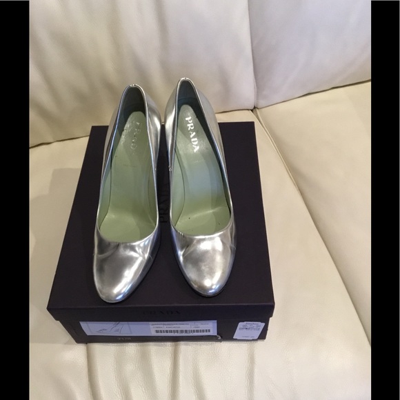 Prada Shoes - Picture 3 of 7