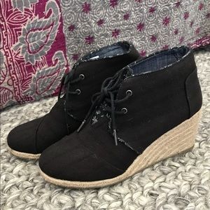 New TOMS Black Espadrille Wedges