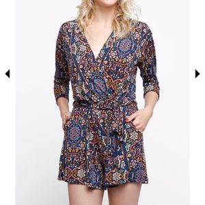 Abbeline Printed Surplice Romper Sz M Navy Floral
