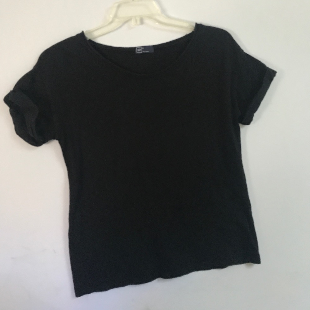 GAP rolled sleeve black t-shirt